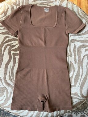 Seamless Ribbed Short Sleeve Romper - Brown